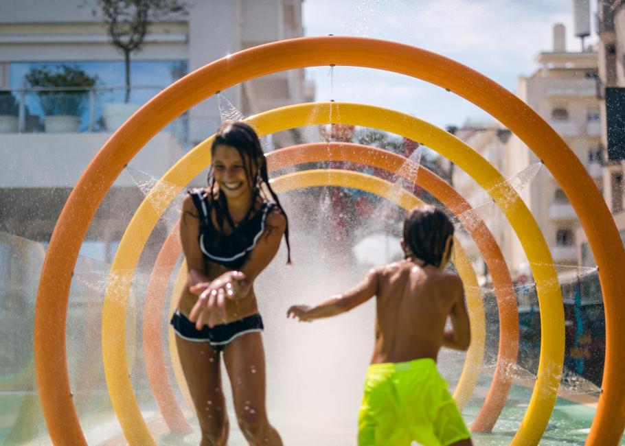 cattolicafamilyresort en july-in-cattolica-at-family-hotel-with-pool-and-entertainment 014