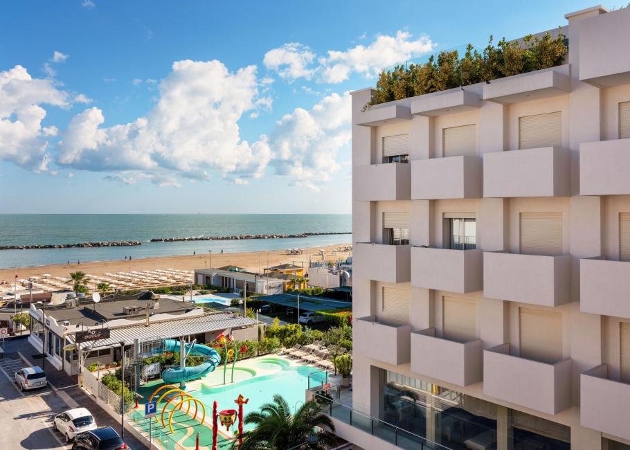 cattolicafamilyresort en special-offer-end-of-summer-at-hotel-in-cattolica 012